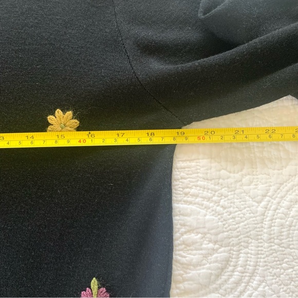 Karin Stevens Sz S Black Wool Blend Tunic Sweater Floral Embroidery Long Sleeve - Picture 4 of 7